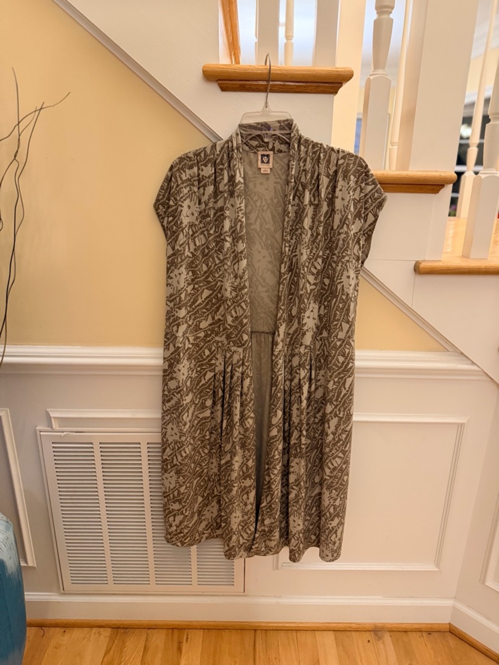 Ladies Size Large "Anne Klein" Taupe and Cream Patterned Open Cardigan GUC ❤️